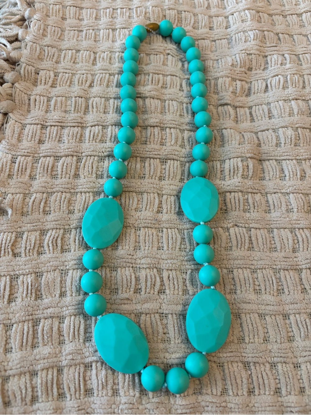 Nûby teething trends statement necklace